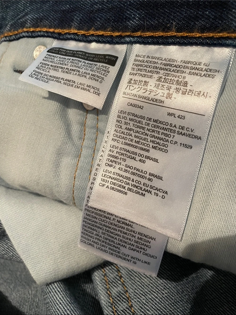 Levi’s 505 Men’s 5 pocket denim jeans in size 36 x 32 in perfect condition
